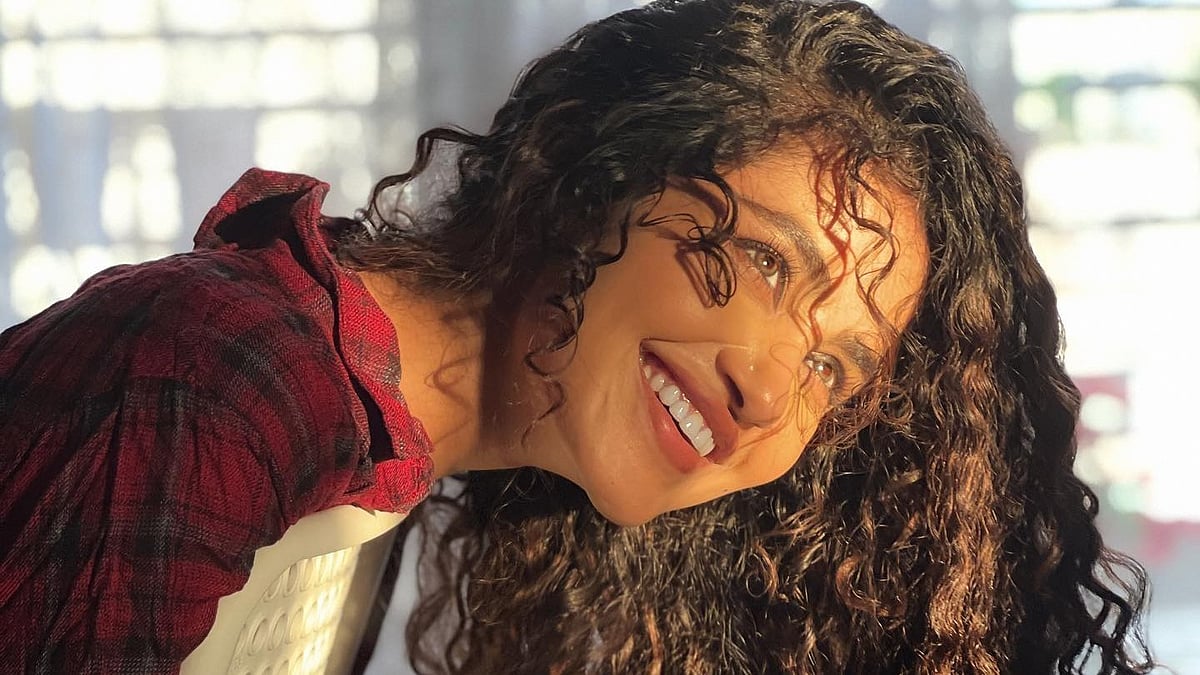 Anupama Parameswaran : ”ஏய் சுழலி அழகி” -  அனுபமாவின் அசத்தல் க்ளிக்ஸ்