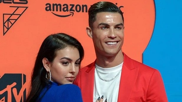 சவுதி அரேபியா : காதலியுடன் லிவ்-இன் உறவில் வாழும் ரொனால்டோ - சட்டத்தை மீறியதற்கு தண்டனையா?