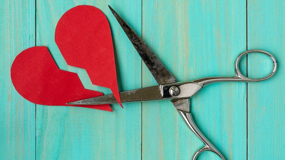 Valentine's Day: எந்தெந்த நாடுகளில் காதலர் தினத்துக்கு தடை?