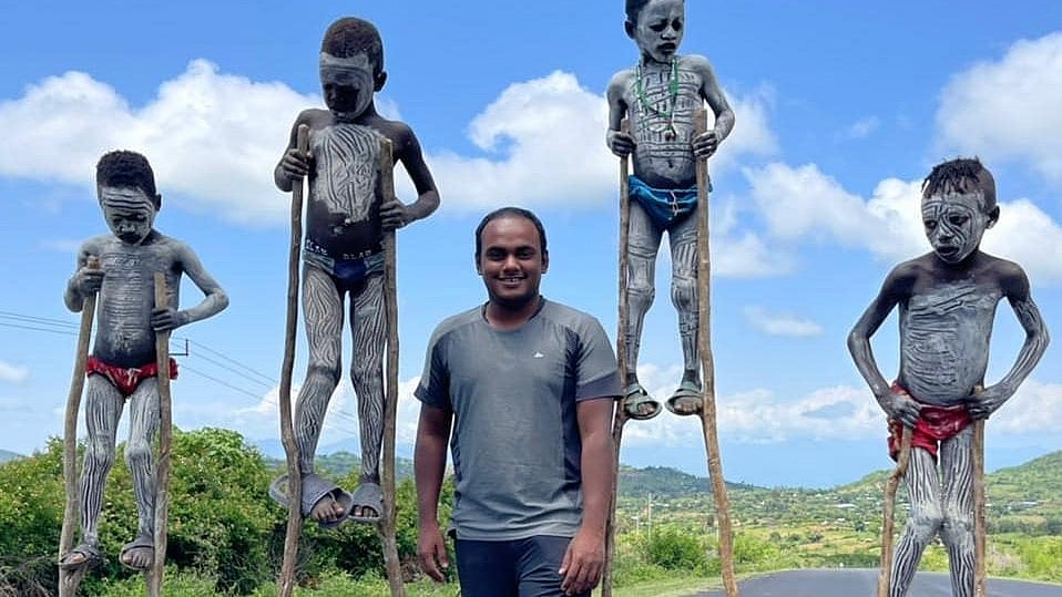 Tamil Trekker: ஆப்ரிக்காவில் பபூன் வேட்டை; தாலிபன்களுடன் டீ- உலகை சுற்றும் புவனிதரன் யார்?