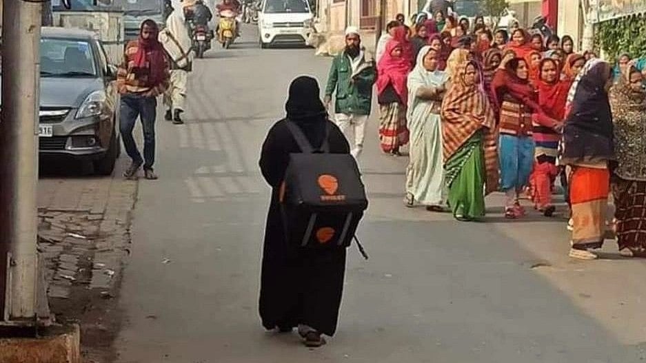 ஸ்விக்கி: புர்கா, தோளில் ஸ்விக்கி பை; இணையத்தை குழப்பிய பெண்ணின் புகைப்படம்- பின்னணி என்ன?