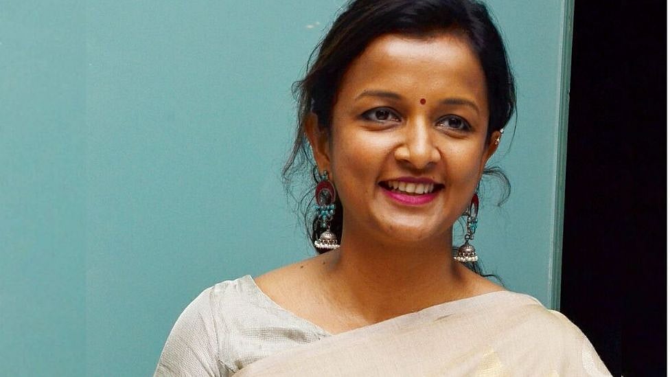 காதலிப்பதை வெளிப்படுத்த பயம் எதற்கு? - கிருத்திகா உதயநிதி ட்வீட்