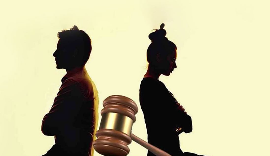 மனைவியுடன் விவாகரத்து; மகள்களை வளர்க்கும் உரிமைக்காக போராட்டம் - பெண்ணாக மாறிய தந்தை!