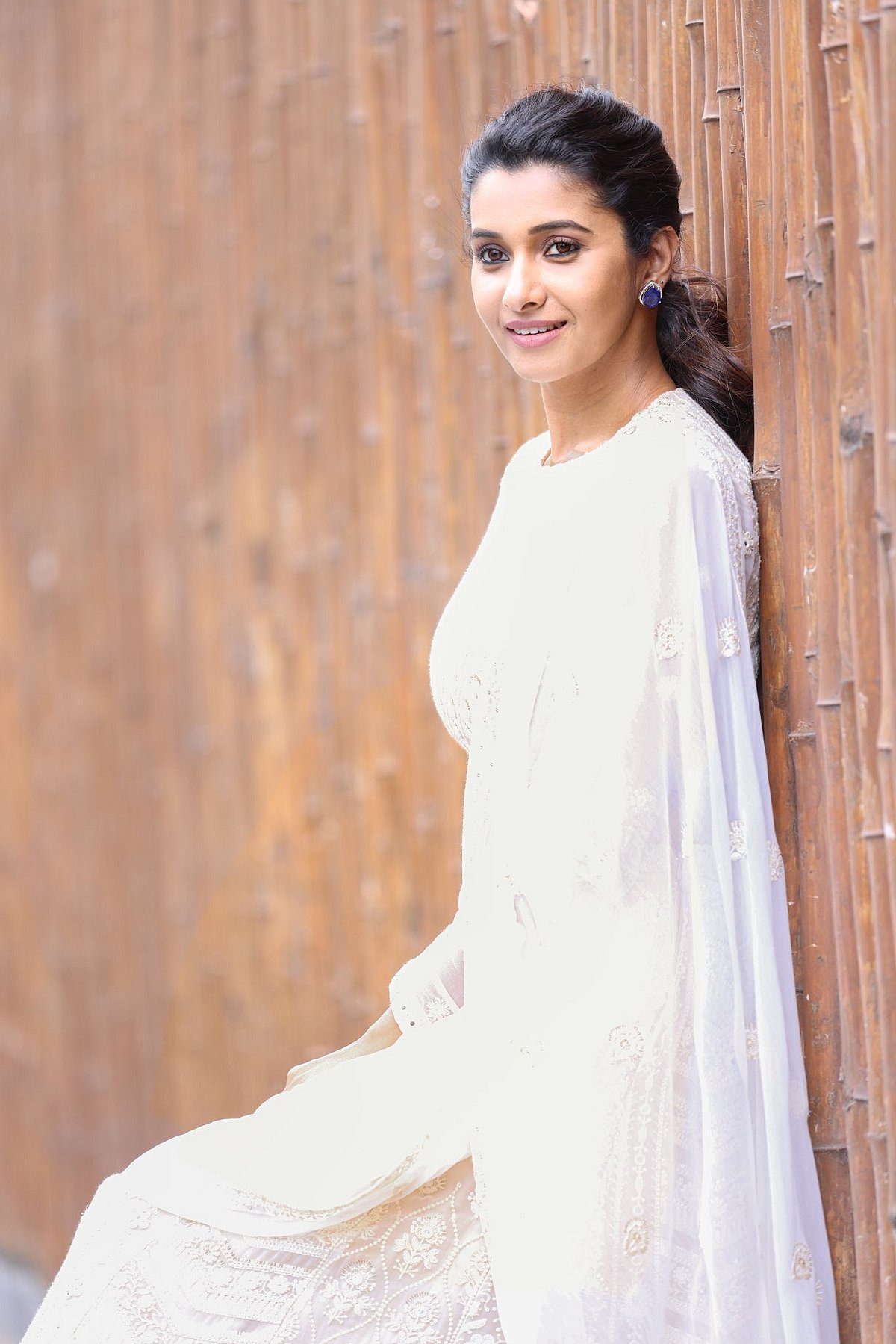 ”வெள்ளை புறா ஒன்று” பிரியா பவானி சங்கர் அழகிய க்ளிக்ஸ்