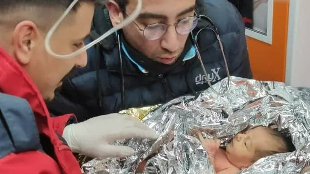 துருக்கி - சிரியா நிலநடுக்கம்: பிறந்து 10 நாளான குழந்தை மீட்பு - நெகிழ வைக்கும் கதை