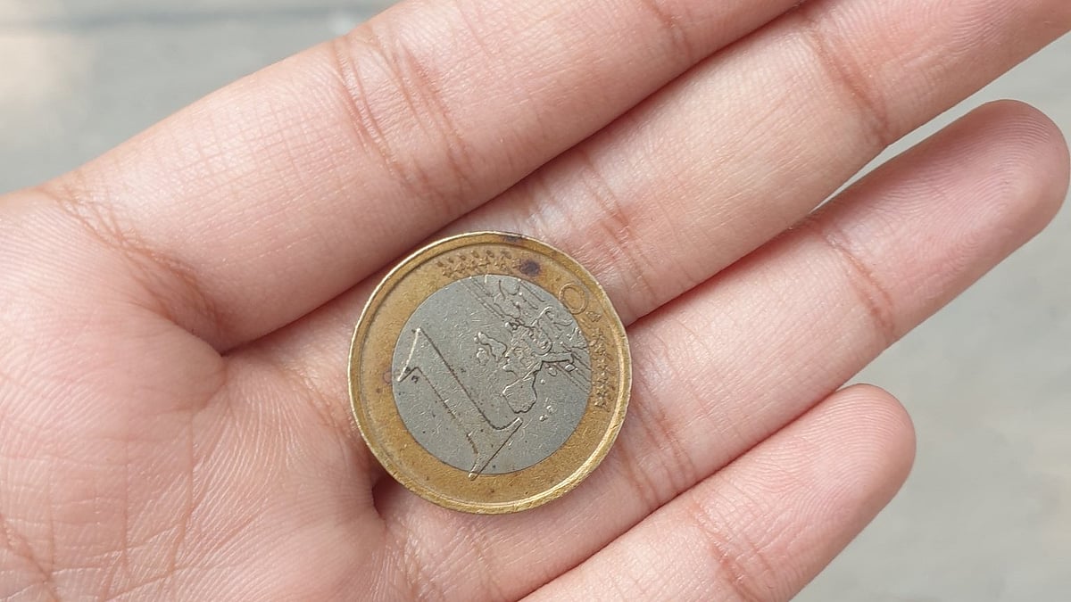 ”5 ரூவா இல்ல, இந்த யூரோ வச்சுக்கோங்க”  பயணியிடம் வெளிநாட்டு Coin-ஐ கொடுத்த ஆட்டோ ஓட்டுநர்