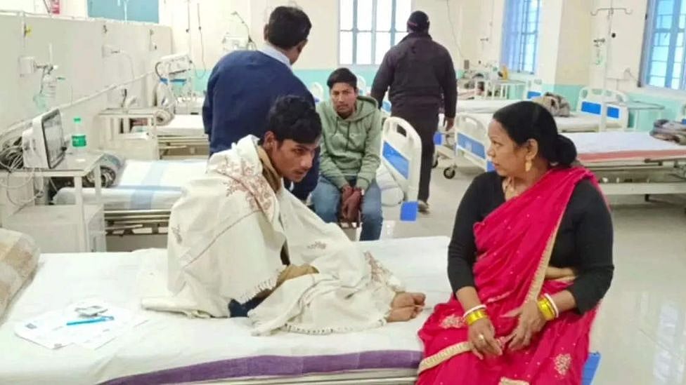 தேர்வு அறை : 500 மாணவிகளை பார்த்து மயங்கி விழுந்த 12 ஆம் வகுப்பு மாணவன் - என்ன நடந்தது?