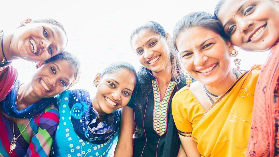 இந்தியா : இலங்கை, பாகிஸ்தானை விட மகிழ்ச்சியற்ற நாடு! - மகிழ்ச்சி எப்படி அளவிடப்படுகிறது?