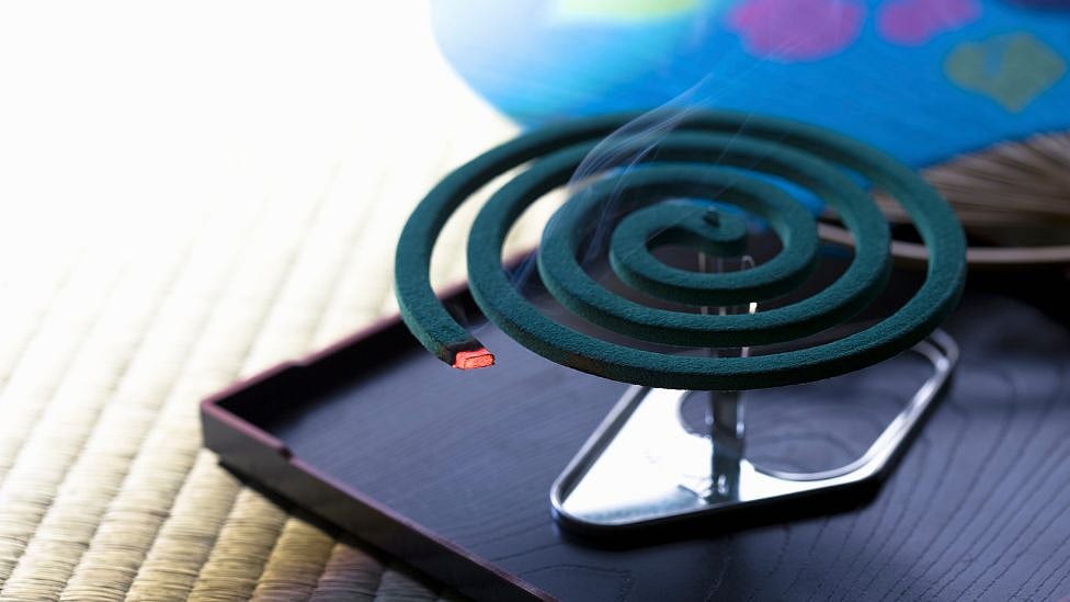 டெல்லி : கொசுவர்த்தி சுருளால் ஒரே குடும்பத்தைச் சேர்ந்த 6 பேர் பலி - என்ன நடந்தது?