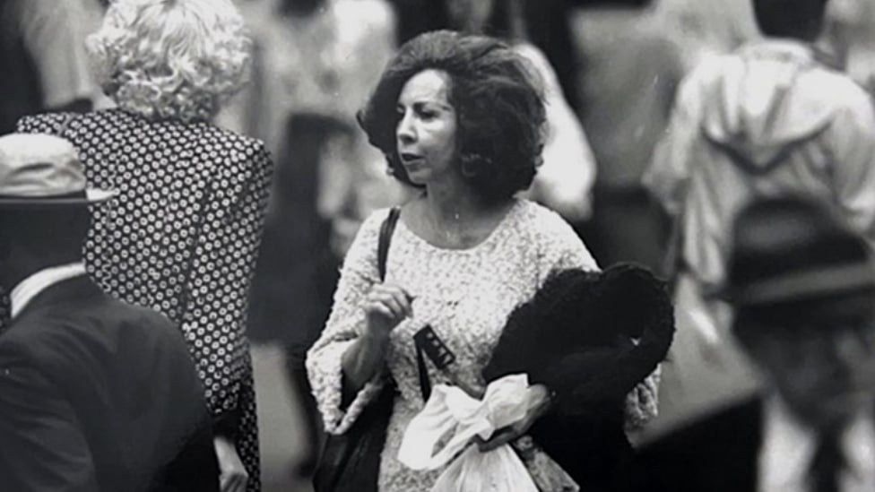 அமெரிக்கா : 1992-ல் காணாமல் போன பெண் 30 ஆண்டுகள் கழித்து மீட்பு - என்ன நடந்தது?