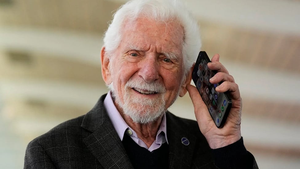 மார்டின் கூப்பர் : 