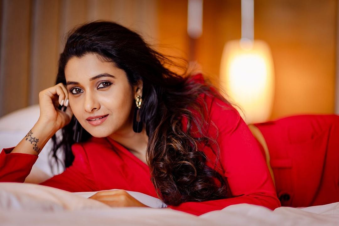 Priya Bhavani Shankar : பேரழகு பொழியும் புகைப்படங்கள்