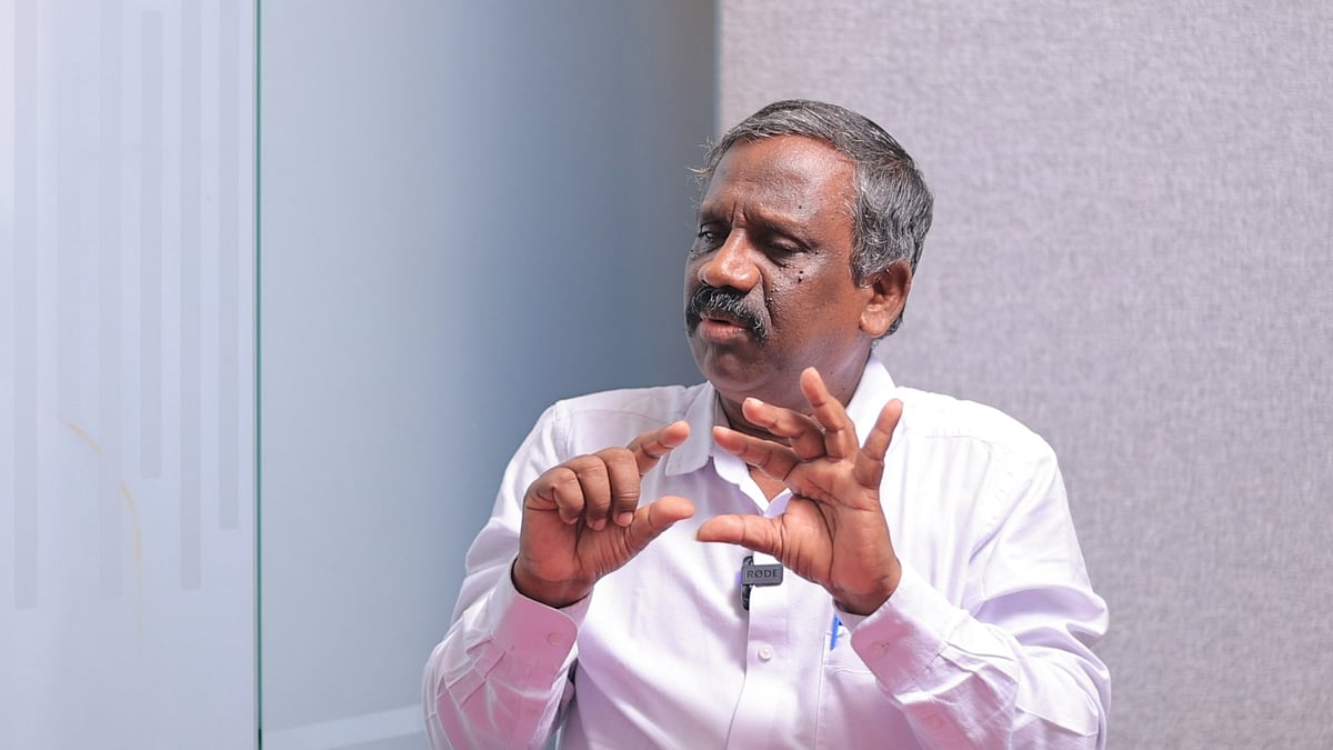 ”சீமான் முழுமையாக அதிமுகவுடன் தொடர்பில் இருக்கிறார்” ஊடகவியலாளர் மணி பேச்சு