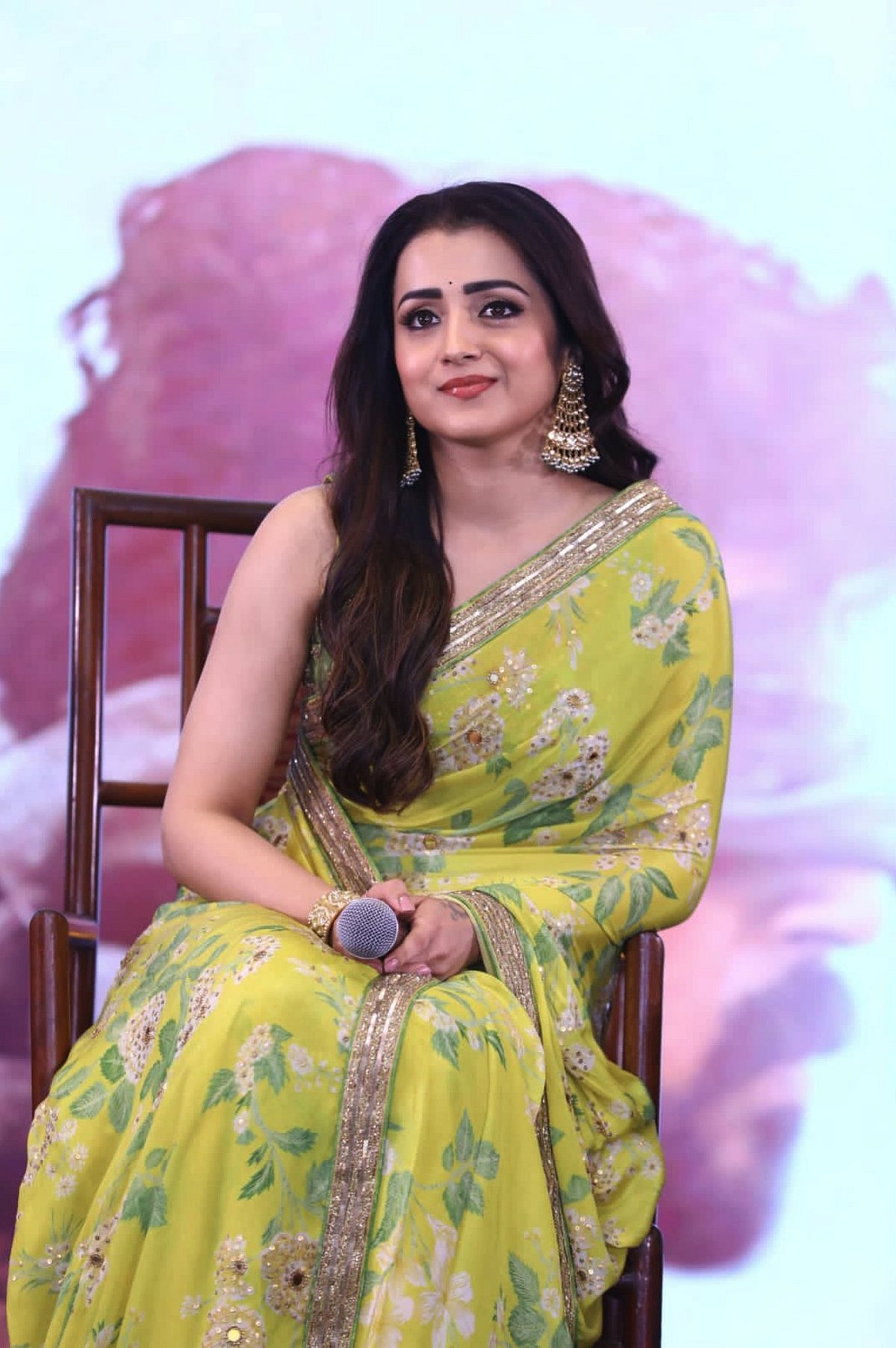 Ponniyin Selvan: ”உயிர் உங்களுடையது தேவி” நடிகை த்ரிஷாவின் promotion clicks | Visual Story