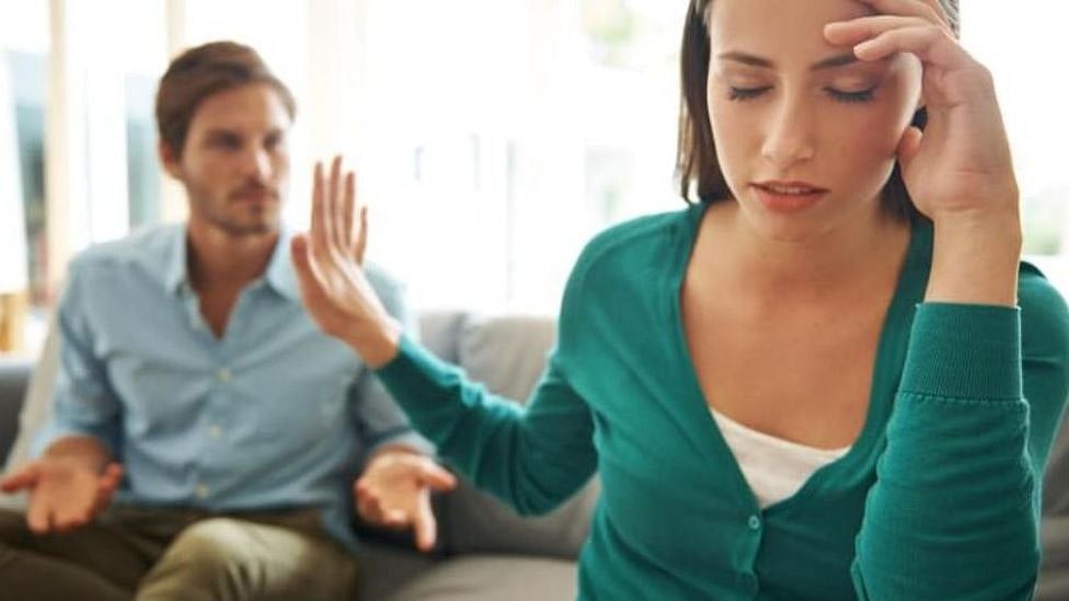 கணவன் VS மனைவி: காதல் கல்யாணம் எப்போது கசக்கும்? எப்படி சரி செய்யலாம்?