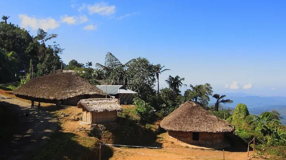 Longwa: இந்திய-மியான்மர் எல்லையில் இரட்டை குடியுரிமை கொண்ட பழங்குடி கிராமம்!பின்னணி என்ன? 