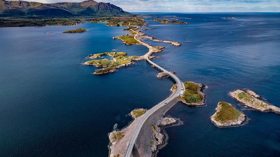 உயிரை காவு வாங்கும் உலகிலேயே மிகவும் ஆபத்தான சாலைகள் பற்றி தெரியுமா? 