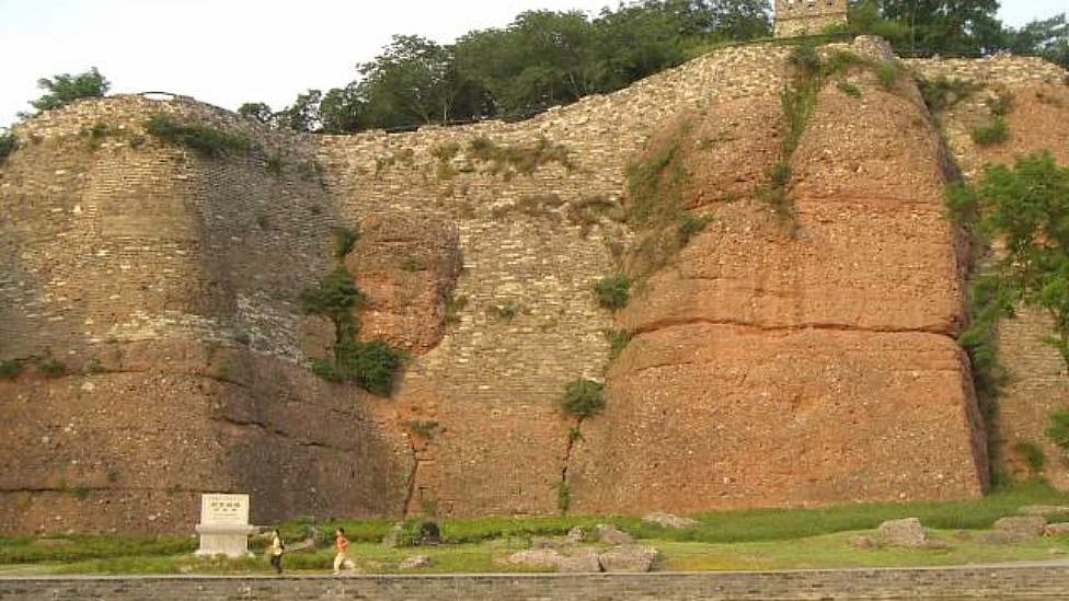 சீனா: தனித்து விடப்பட்ட 2000 ஆண்டு பழமையான ‘கல் நகரம்’ - இதை ஏன் நிச்சயம் பார்க்கவேண்டும்?