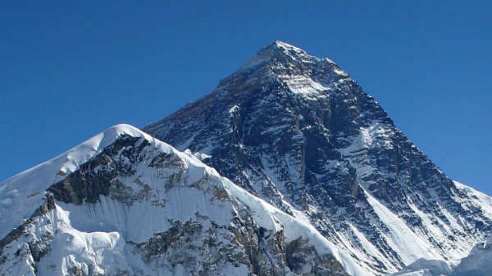 எவரெஸ்ட் சிகரத்தை விட 4 மடங்கு உயரமான மலைகளை கண்டுபிடித்த  விஞ்ஞானிகள் - எங்கே?