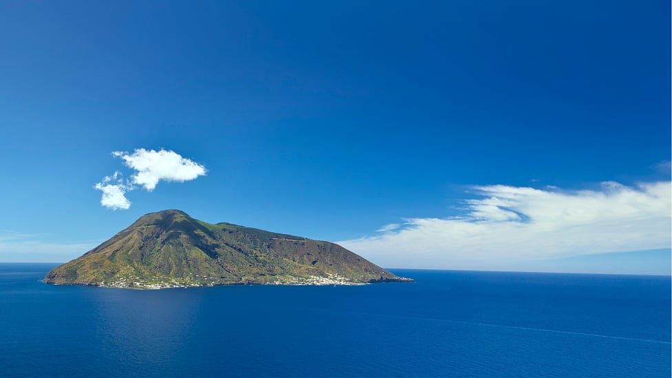 மர்ம தீவுகள்: உள்ளே சென்றவர்கள் உயிருடன் திரும்ப முடியாத சென்டினல் முதல் டால்ஸ் வரை!