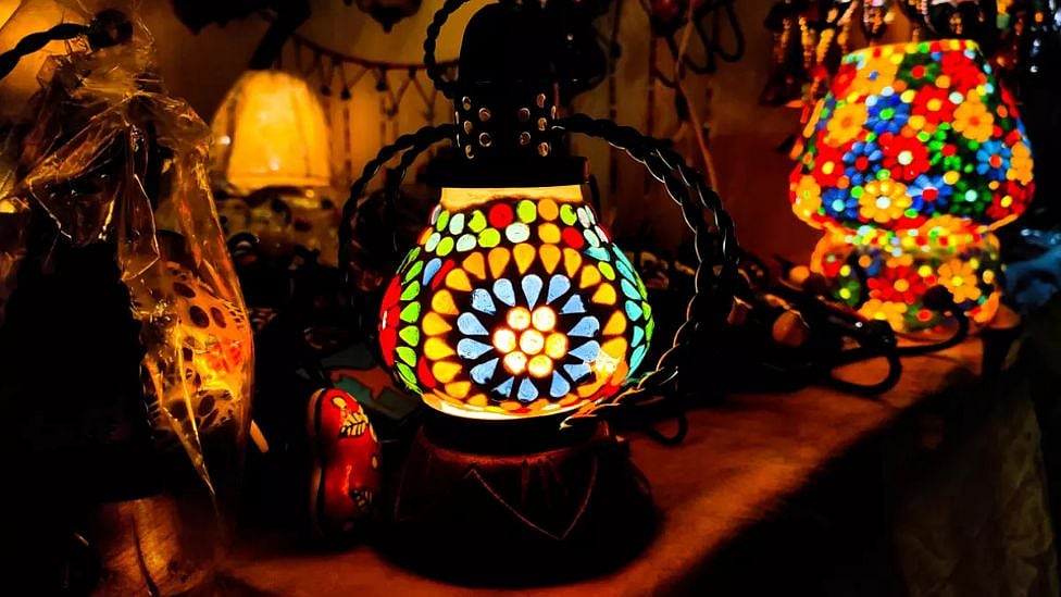 முகலாயர்கள் காலத்தில் தொடங்கிய இந்தியாவின் கண்ணாடி தலைநகரம் குறித்து தெரியுமா?