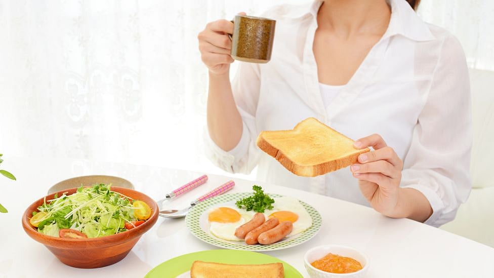 வெறும் வயிற்றில் சாப்பிடக் கூடாத 4 உணவுகள் - ஏன் தவிர்க்க வேண்டும்?