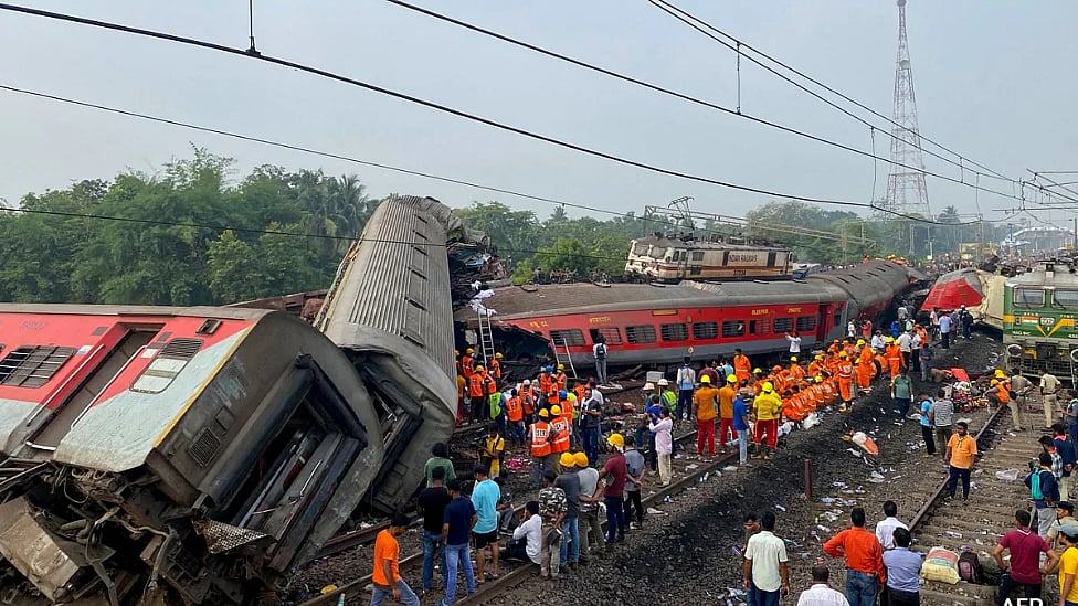 Odisha: மீண்டும் இயல்பு நிலைக்கு திரும்பும் பாலசோர் - இரவு பகலாக நடக்கும் வேலைகள்