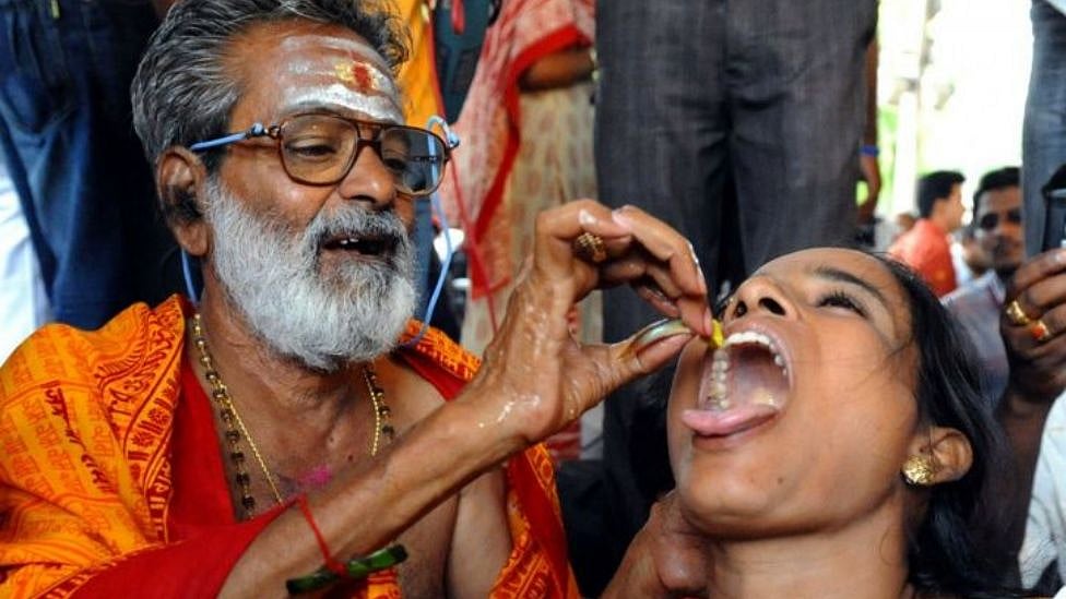 ‘மீன் பிரசாதம்’ மூலம் ஆஸ்துமாவை குணப்படுத்த முடியுமா? இந்த விநோத நிகழ்வின் பின்னணி என்ன?