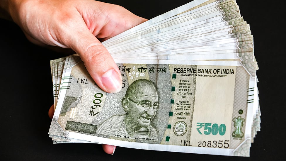 திருட வந்த வீட்டில் பணம் வைத்துவிட்டு சென்ற கும்பல் - விநோத சம்பவம் நடந்தது எங்கே?