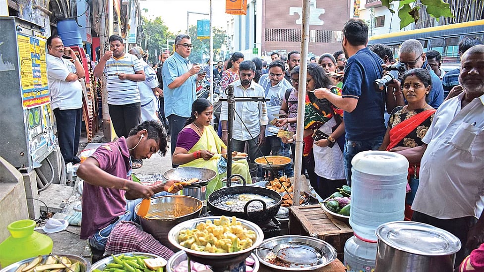 மைசூர் பாக்கு முதல் குல்ஃபி வரை: உலகின் மிக சுவையான சாலையோர இனிப்புகள் எவை தெரியுமா?