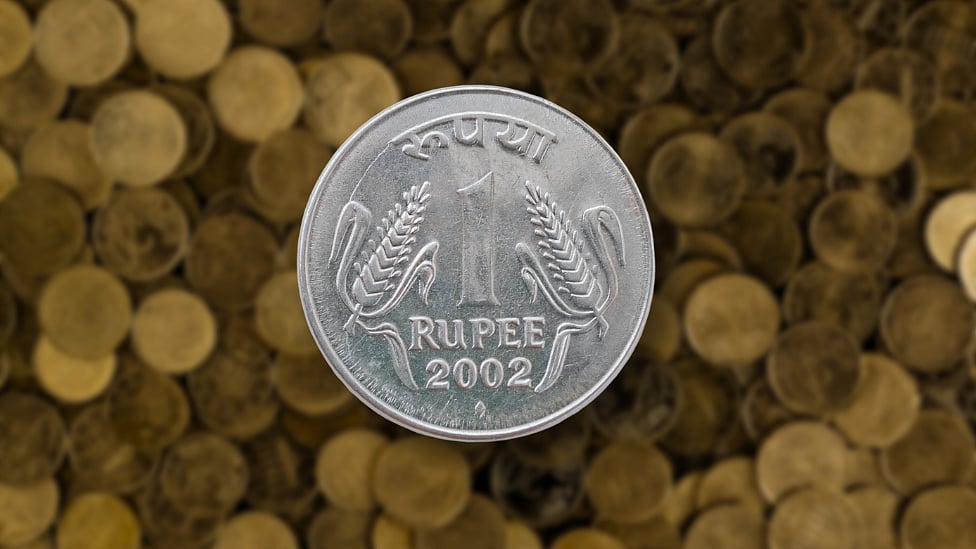 ஹேர்பின் முதல் ஆணுறை வரை: 1 ரூபாயில் என்னென்ன வாங்கலாம்? - சுவாரஸ்ய தகவல்கள்!