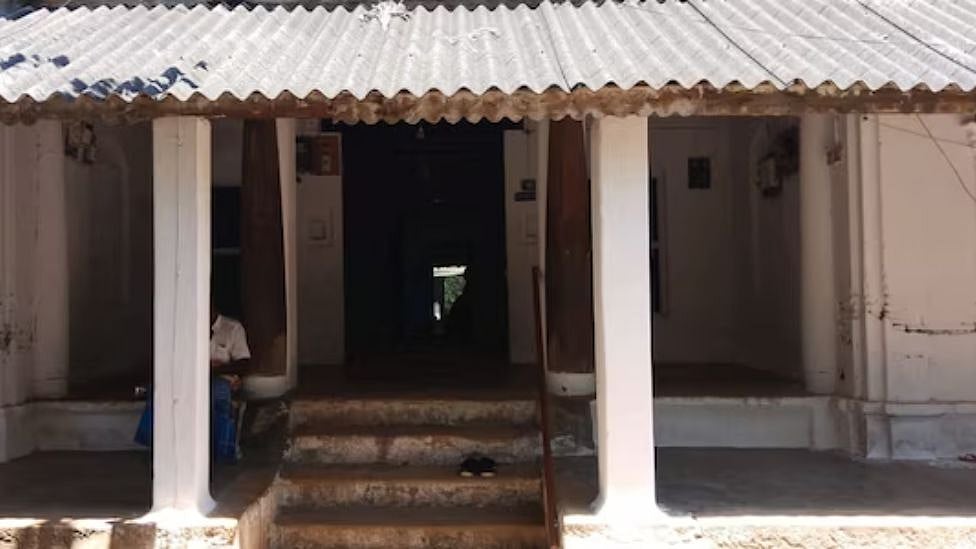 220 ஆண்டுகள், 8 தலைமுறை: பூட்டப்படாத வீட்டின் வரலாறு என்ன?