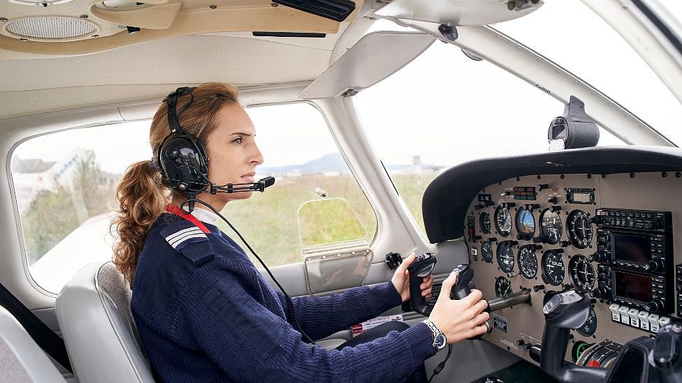 இந்தியா தான் அதிக பெண் விமானிகள் உள்ள நாடா? டாப் 5 நாடுகள் என்னென்ன?