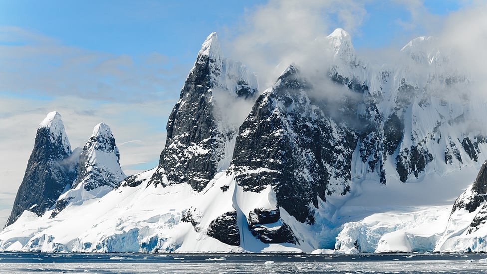 பூமிக்கு அடியில் மர்ம மலைகள்! எவரெஸ்டை விட 4 மடங்கு உயரமான மலைகள் எங்கே இருக்கிறன?