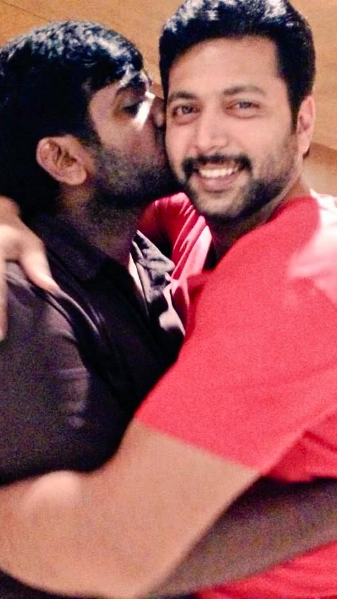 ” உங்களை வைத்து படம் இயக்க வேண்டும்” - விஜய் சேதுபதியிடம் கால்ஷீட் கேட்ட ஜெயம் ரவி! 