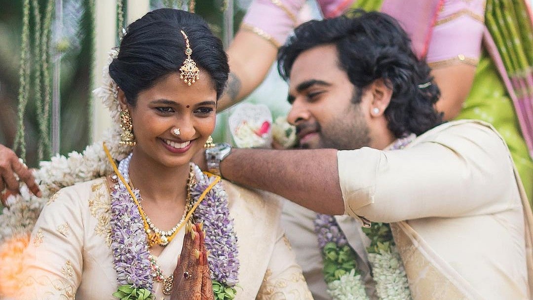 ரம்யா பாண்டியன் வீட்டு மாப்பிள்ளையாகும் அசோக் செல்வன் - திருமண புகைப்படங்கள்!