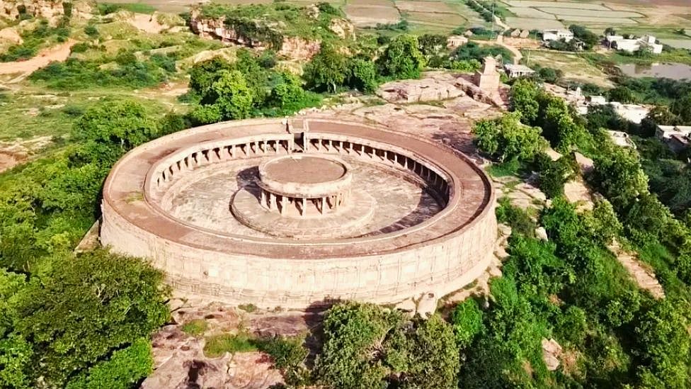 இந்த சிவன் கோவிலின் மாதிரி வைத்துதான் பழைய நாடாளுமன்ற கட்டிடம் கட்டப்பட்டதா? சுவாரஸ்ய கதை!