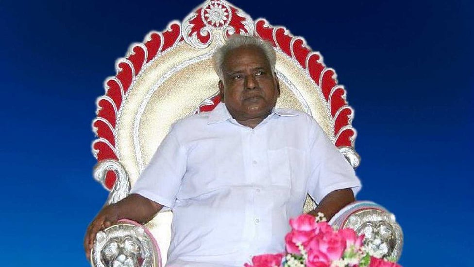 பங்காரு அடிகளார் : லட்சக்கணக்கான பக்தர்களுக்கு ’அம்மாவாக’ இருந்த ஆன்மிக குரு - யார் இவர்?