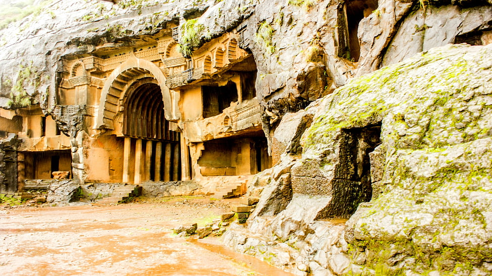 Bhaja Caves: பசுமையான மலையில் இரண்டாயிரம் ஆண்டுகள் பழமையான குகை - உள்ளே என்ன இருக்கிறது?