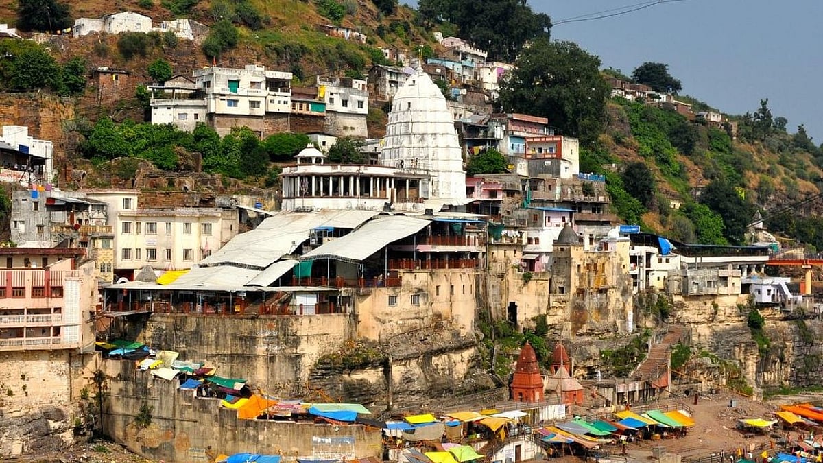 ’ஓம்’ வடிவில் இருக்கும் ஓம்காரேஸ்வர் கோவில் பற்றி தெரியுமா?