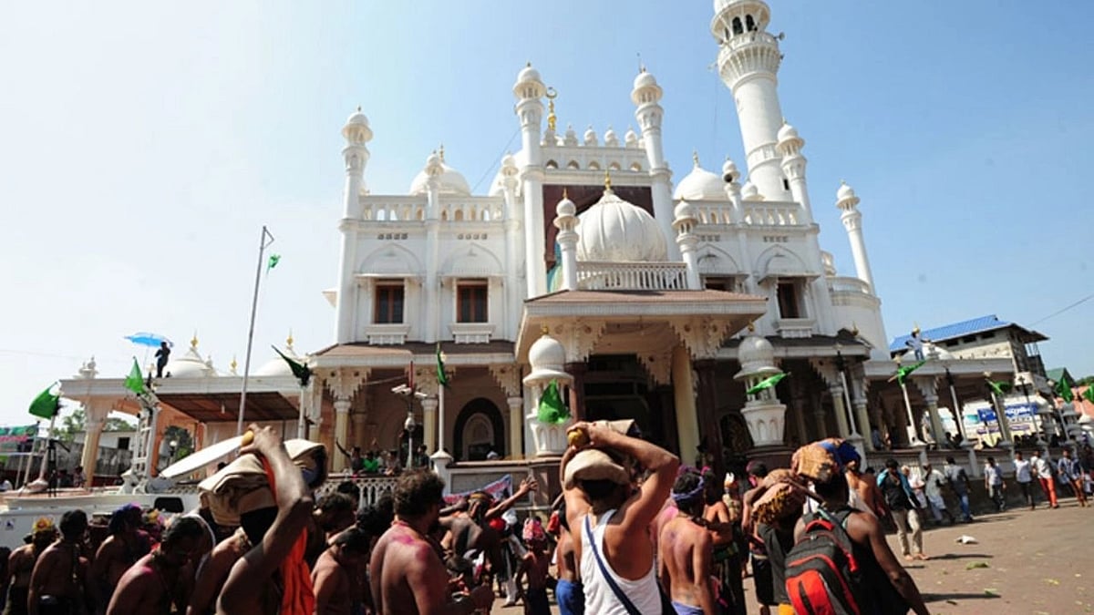 சபரிமலை யாத்திரை : இனமென பிரிந்தது போதும்! சர்ச்,மசூதி செல்லும் ஐயப்பன் பக்தர்கள்