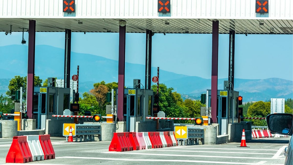 யாரெல்லாம் Toll Gate -ல் கட்டணம் செலுத்த தேவையில்லை? NHAI விதிகள் என்ன?