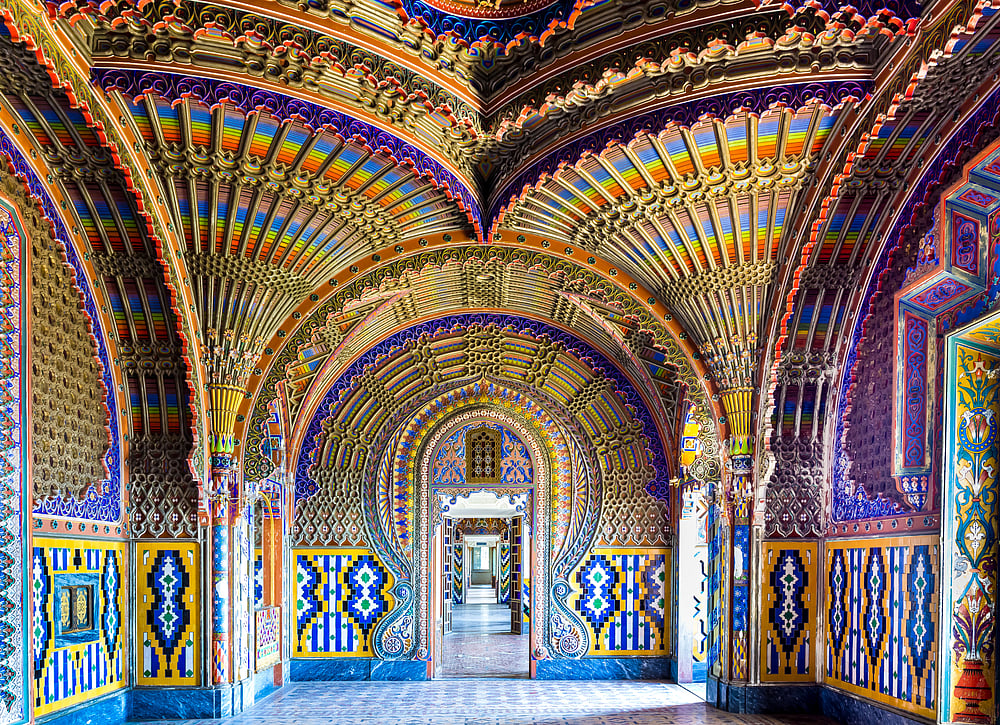 Vista interna del castello abbandonato di Sammezzano, Italia