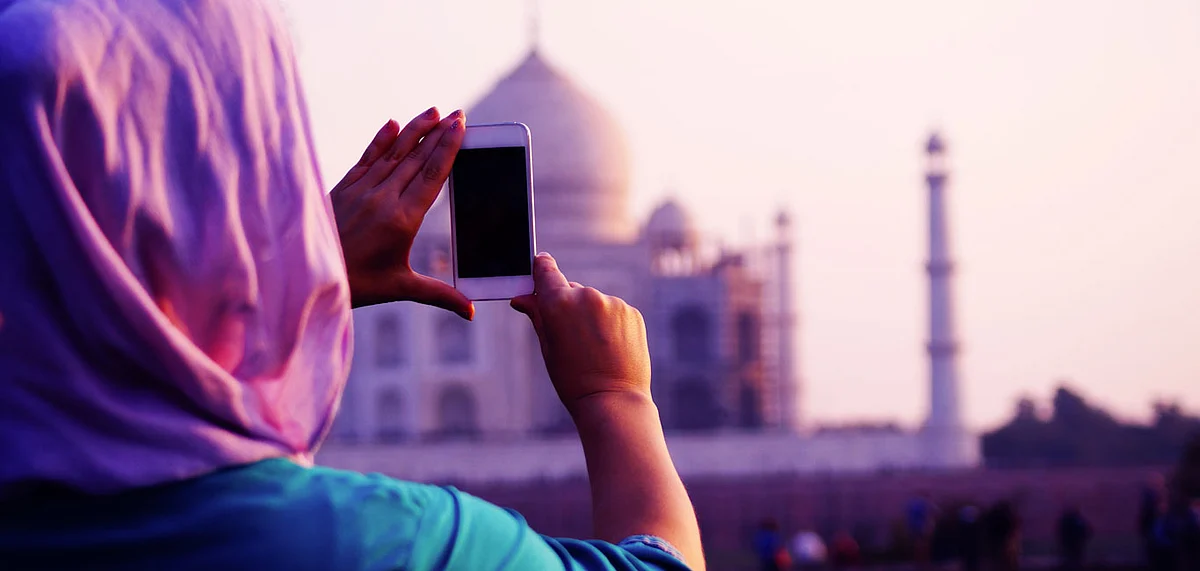 Tourist Spots To Have No Selfie Zones