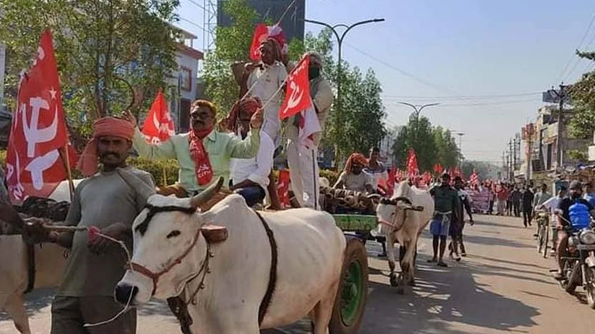 অন্ধ্রপ্রদেশে বনধে বন্ধ দোকানপাট, রাস্তায় রাস্তায় বনধ সমর্থকদের মিছিল