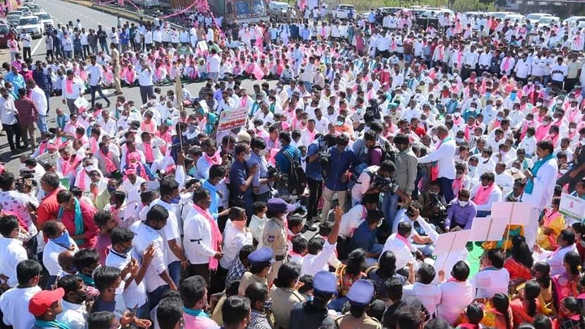 কৃষকদের ডাকা ভারত বনধের সমর্থনে স্তব্ধ তেলেঙ্গানা, রাস্তায় নামেনি ৯০ শতাংশ পরিবহণ