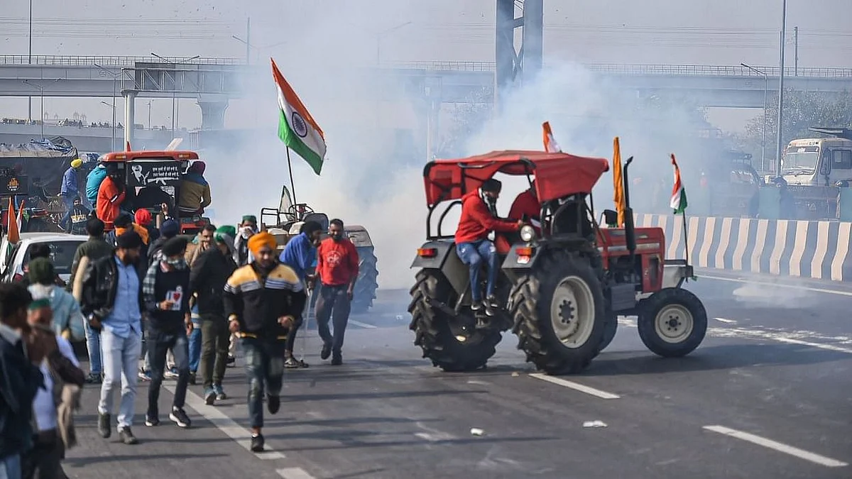 গাজীপুর সীমান্তে বিক্ষোভরত কৃষকদের ওপর হামলা চালালো বিজেপি কর্মীরা, পাল্টা আক্রমণ কৃষকদের
