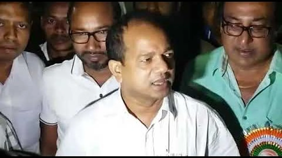 নিমতিতা স্টেশনে শ্রম প্রতিমন্ত্রী জাকির হোসেনের ওপর হামলা, গুরুতর আহত মন্ত্রী সহ অনেকে