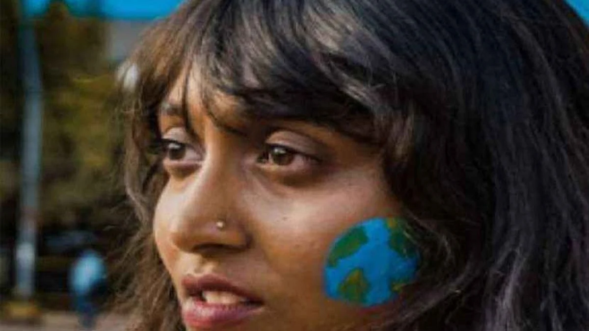 নিজের হোয়াটসঅ্যাপ চ্যাট মিডিয়া থেকে দূরে রাখতে আদালতের দ্বারস্থ দিশা রবি