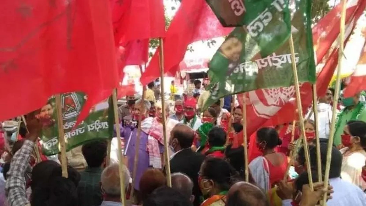 কৃষক আন্দোলনের সমর্থনে, জ্বালানির দাম বৃদ্ধির প্রতিবাদে বিহার বিধানসভা ভবন চত্বরে মহাজোটের বিক্ষোভ